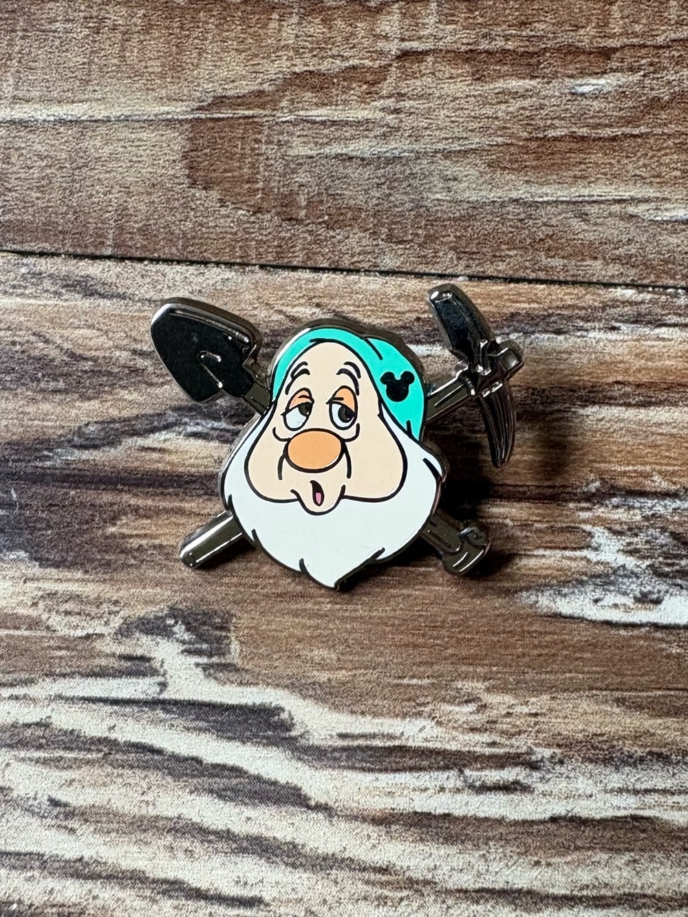 Disney Snow White and the Seven Dwarfs Sleepy Hidden Mickey Trading Pin
